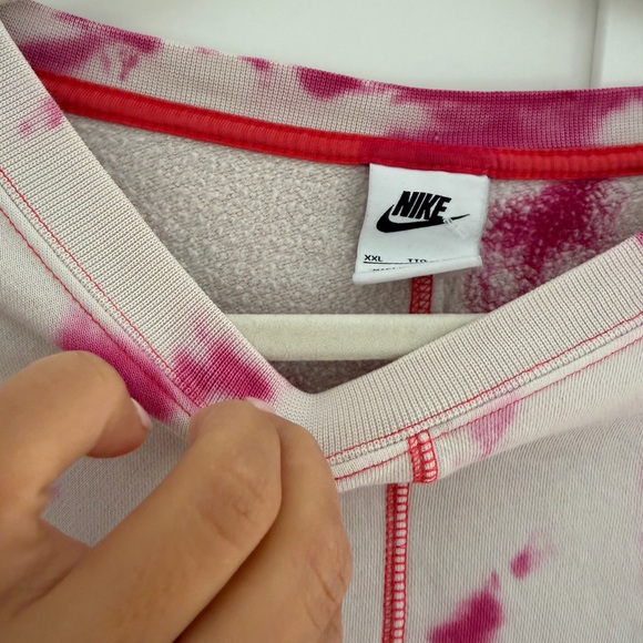 Nike Women's Vibrant Pink Tie-Dye sweatshirt oversized, super cute - Picture 4 of 5
